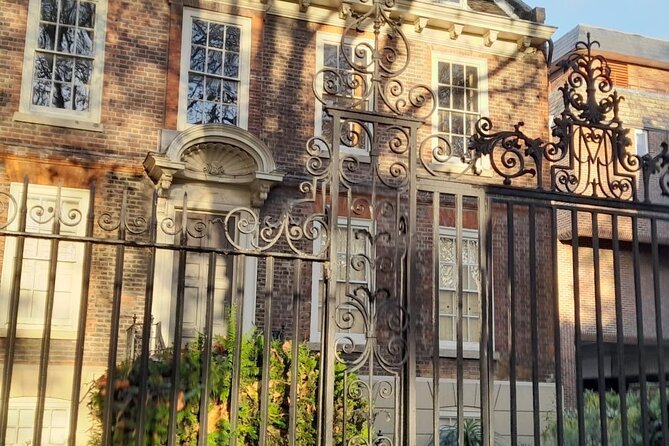 2-Hour Walking Tour Women of Whitechapel - Tour Overview and Content