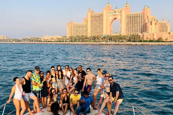 2 Hour Yacht Tour Around Palm Island - Meeting and Pickup