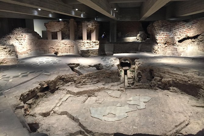 2-Hours Duomo of Milan Guided Experience With Entrance Tickets - The Sum Up