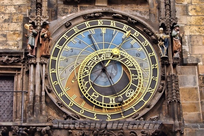 2-Hours Historical Downtown of Prague - Maximum Travelers and Safety Measures