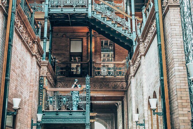 2 Hours History Golden Era and Finest Architectural Tour in Los Angeles - Detailed Breakdown of the Tour Experience