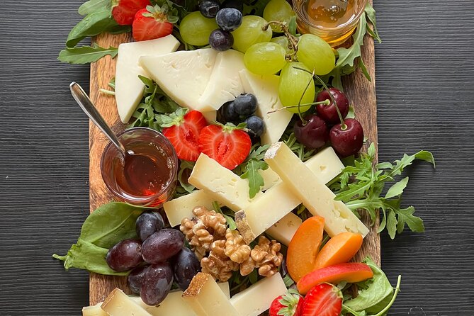 2 Hours Local Wine and Food Tasting in San Marino Center - Experience Description