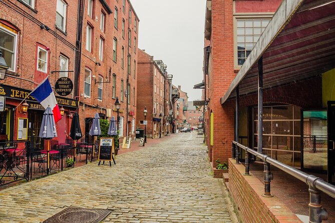 2 Hours Portland, Maine Hidden Histories Walking Tour - Positive Reviews About the Tour Guide