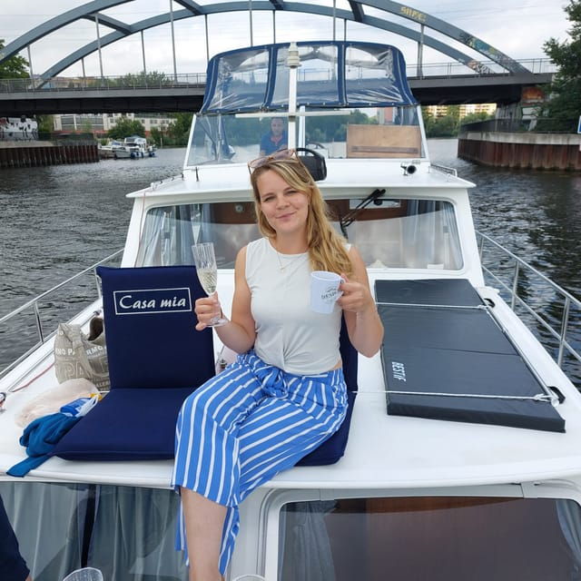 2 Hours: Private Harbor and Castle Sightseeing Cruise - Language Options