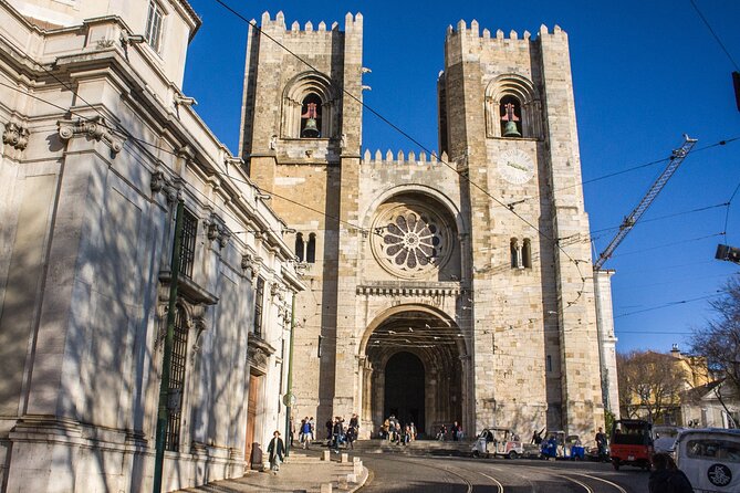 2 Hours Private Hills Historical Tour in Lisbon - Historical Landmarks