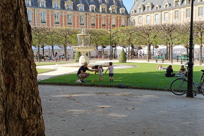 2 Hours Private Sightseeing Tour With Sweet Delights in Le Marais - Sweet Delights Included