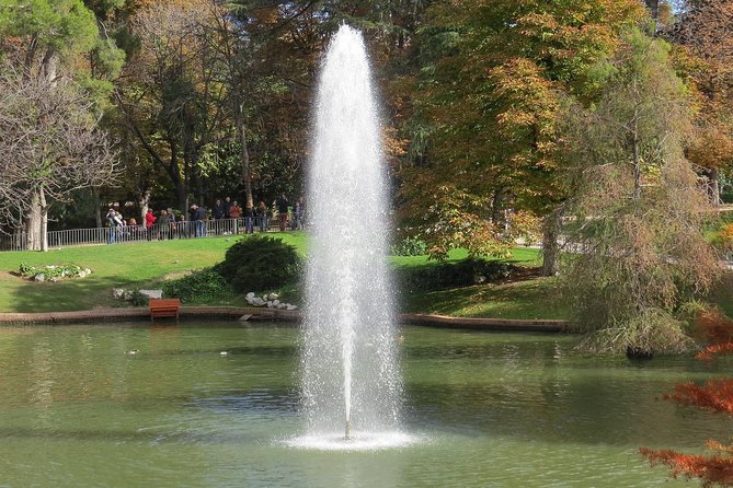 2 Hours Secrets of Madrid Retiro Park Tour - Must-Visit Attractions in Retiro Park
