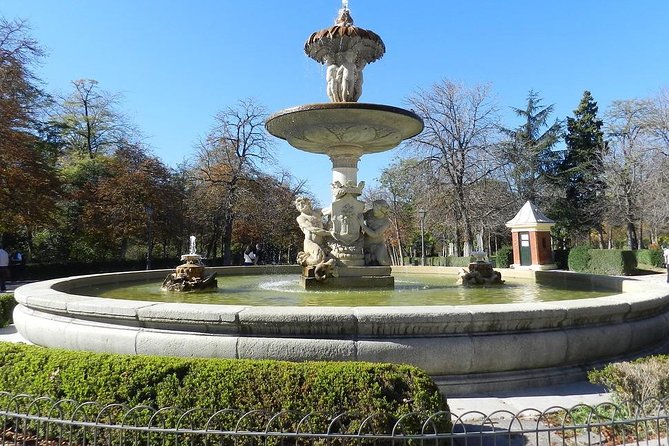 2 Hours Secrets of Madrid Retiro Park Tour - Insightful Commentary by Tour Guide Rebecca