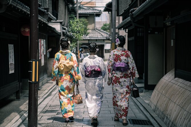 2 Hours Tour in Historic Gion: Geisha Spotting Area Tour - Pickup Details