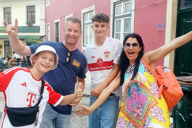 2 Hours Tuk Tuk Tour - 7 Hills Adventure in Lisboa - The Sum Up