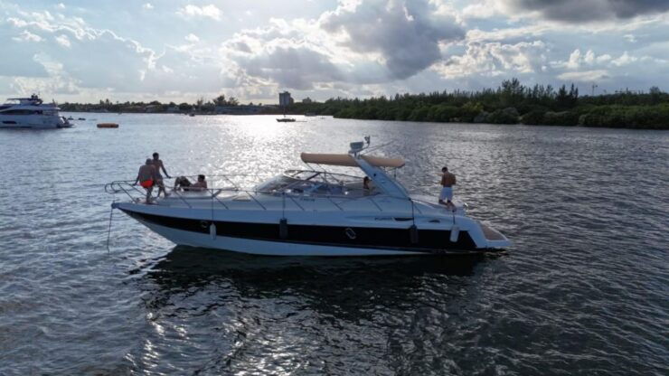 2 HOURS Yacht in Miami for Up to 12 People - Good To Know