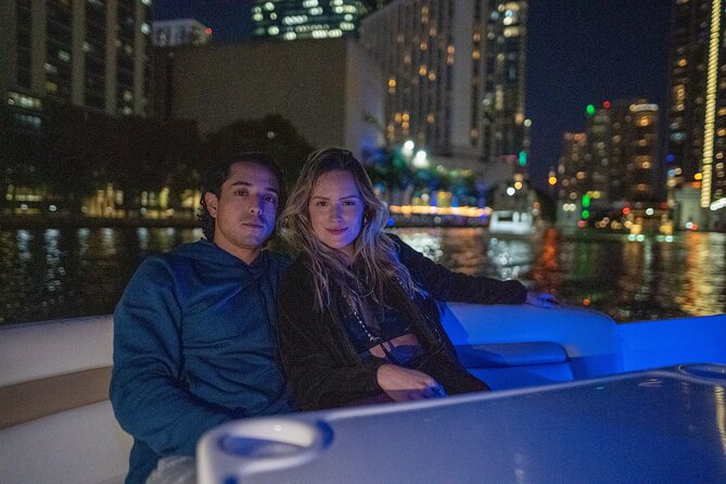 2 Hr Private Yacht Cruise in Miami With Champagne up to 10-12 Ppl - The Sum Up