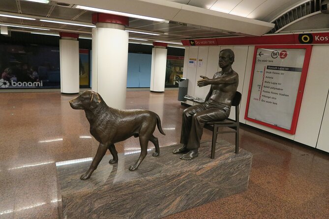 22 Dog-Statues in Budapest - an Unusual Tour - Start Time