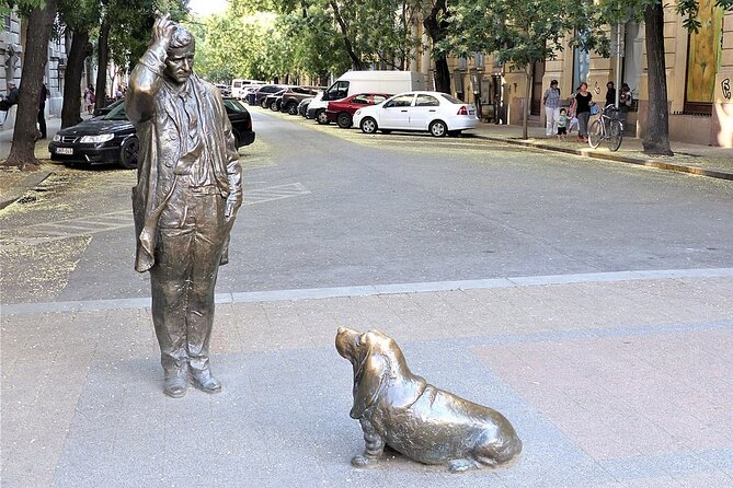 22 Dog-Statues in Budapest - an Unusual Tour - Capacity