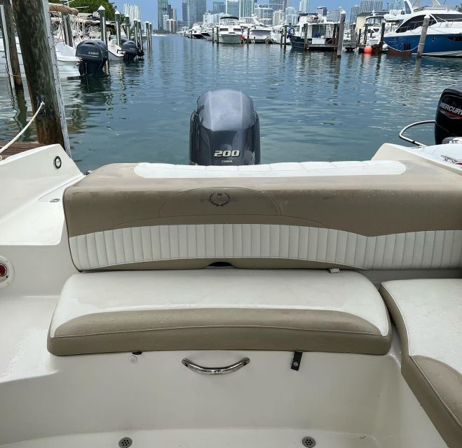 24 Ft Boat for 8 People, Celebrities Home, Islands, Sandbar - Capturing Memories in Downtown Miami