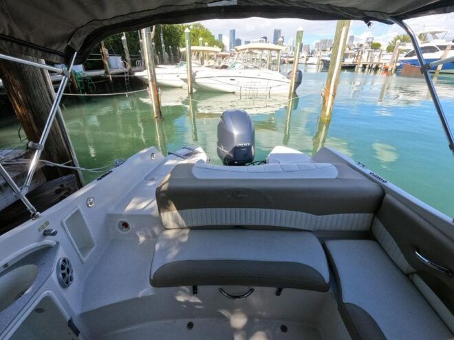 24 Ft Boat for 8 People, Celebrities Home, Islands, Sandbar - Common Questions