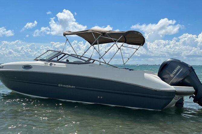 24 Ft Miami Bay: Private Boat, Gas Included , 8 People, Captained - Pricing and Booking Details