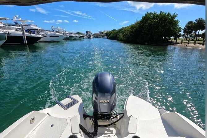 24 Ft Miami Bay: Private Boat, Gas Included , 8 People, Captained - Inclusions and Amenities