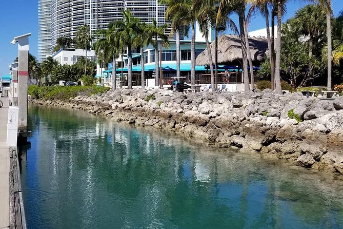 24 Ft Miami Bay: Private Boat, Gas Included , 8 People, Captained - Meeting and Pickup Information