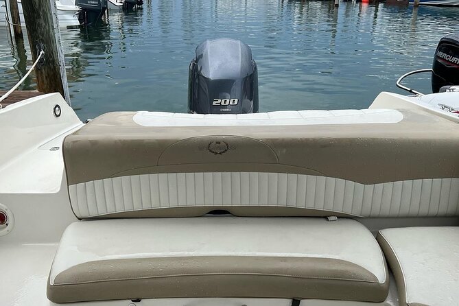 24 Ft Miami Bay: Private Boat, Gas Included , 8 People, Captained - The Sum Up