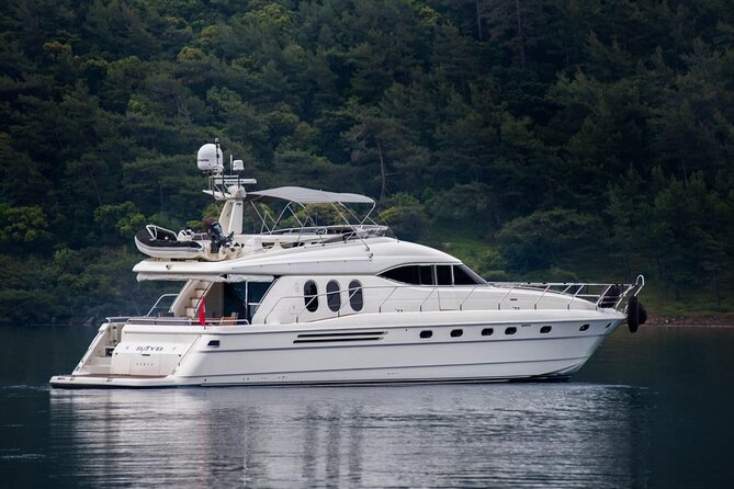 24-Hour in Luxury Yacht in Istanbul With Room - Luxury Yacht Features