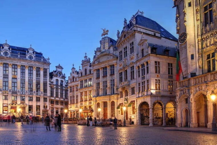 2,5 Hours Walking Tour with Chocolate, Waffles and Frites. - Why This Tour Works Well