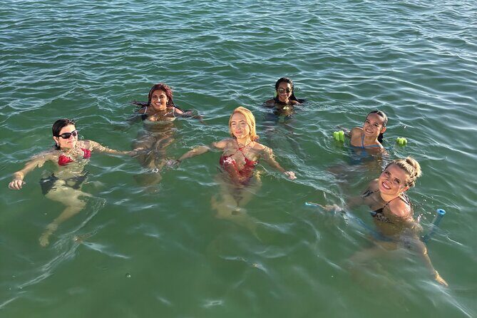 27ft Miami Catamaran for Groups and Parties - An In-Depth Look at the Miami Catamaran Experience