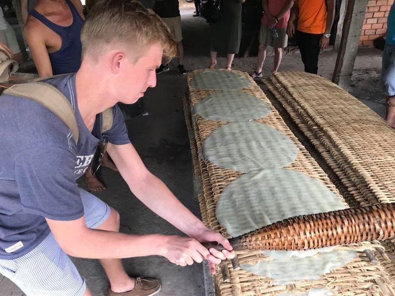 2D1N Amazing Cai Rang Floating Market and Mekong Delta Tour - Guides, buses and hotel standards