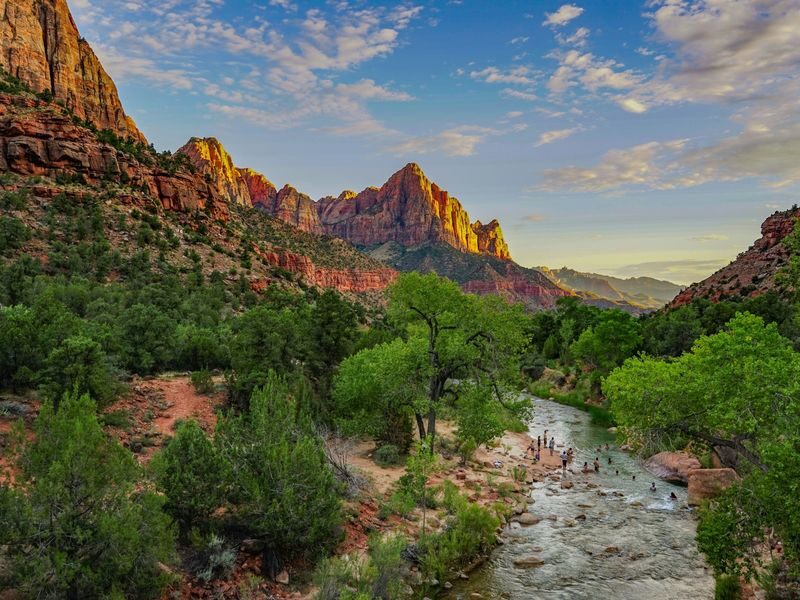 2D1N Grand Canyon, Lower Antelope Canyon & Zion National Park - Two days from desert cliffs to the South Rim