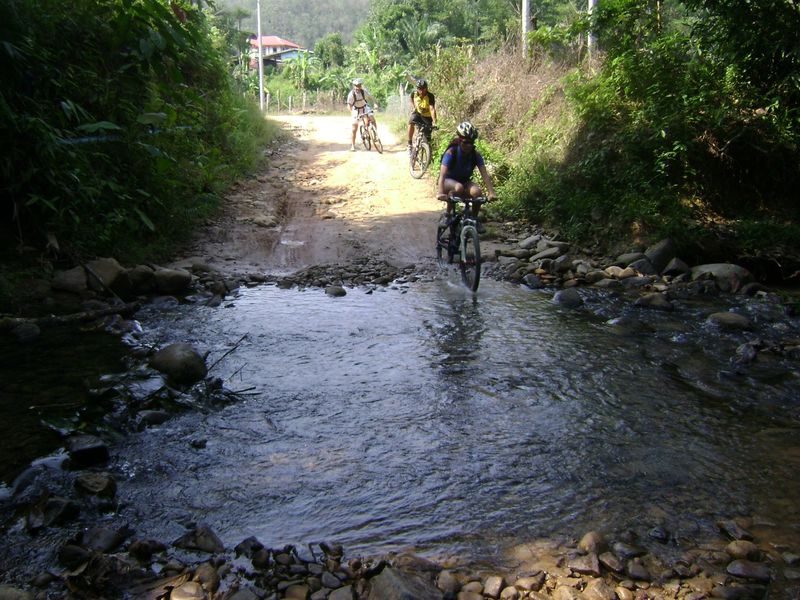 2D1N Mountain Biking Adventure and Kiulu Rafting in Kota Kinabalu - Day one: ride through Kiulu’s villages and farm country