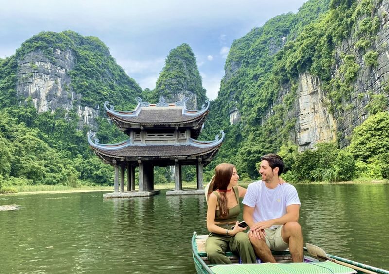 2D1N Ninh Binh Tour with Hoa Lu, Tam Coc, and Trang An from Hanoi - Mua Cave’s climb and the view from Ngoa Long Mountain