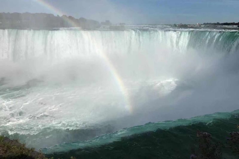 2D1N Toronto and Niagara Falls Bus Tour from Montreal - A two-day route with a lot of ground to cover