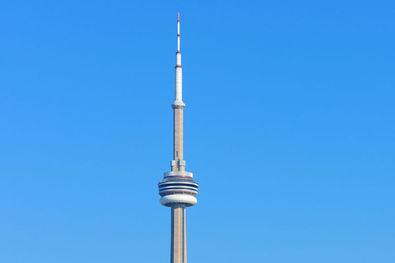 2D1N Toronto and Niagara Falls Bus Tour from Montreal - Toronto: plan your choices around the clock