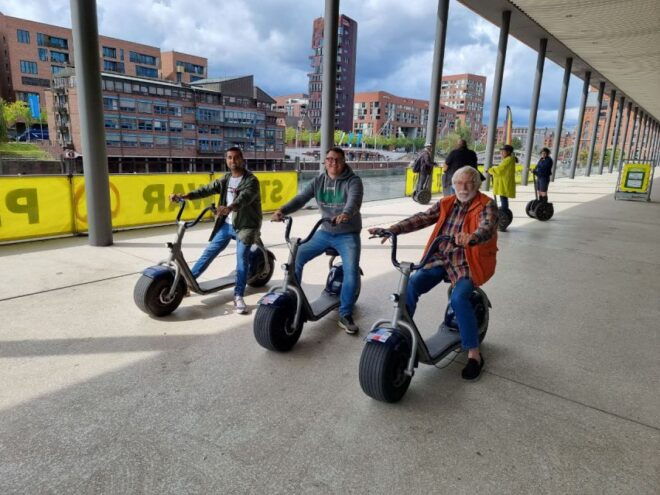 2H Hamburg E-scooter Tour - Group Size and Language Options