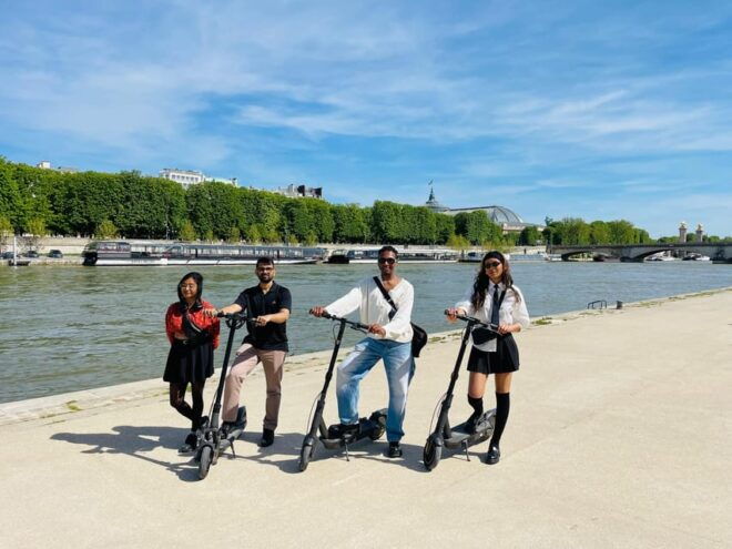 2H VIP Paris Private E-scooter Tour - E-scooter Riding Experience