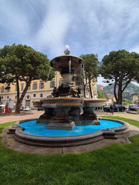 2h Walking Tour Lugano Splendid Tour - Group Size