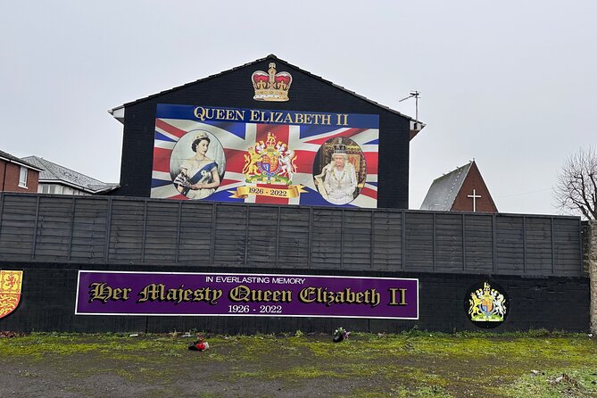 2hours Republican & Loyalist Mural Black Taxi Tour From Belfast - Overview of the Black Taxi Tour
