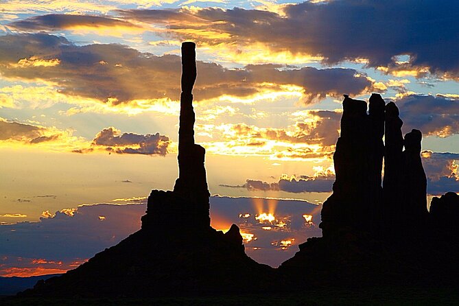 3.0 Hours of Monument Valleys Sunrise or Sunset 44 Tour - Tour Guides