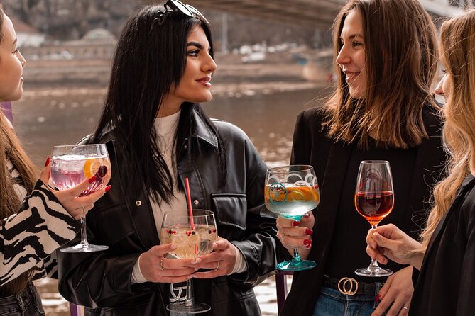 3 Cocktail Cruise Budapest - Cruise Highlights