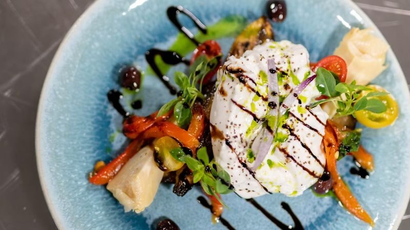 3-course Italian dinner cruise experience by Trattoria in Paris - Dinner and Paris landmarks share the same two hours