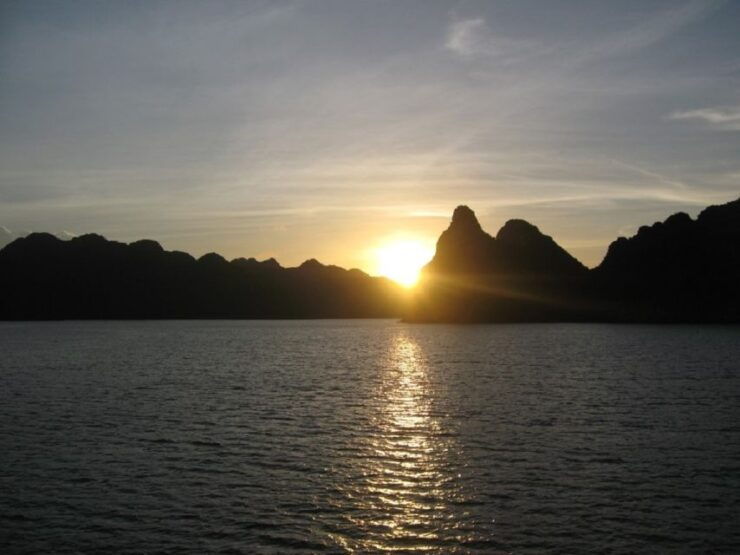 3-Day Hanoi - Ninh Binh - Lan Ha Bay 5 Star Cruise & Balcony - Day 1: Exploring Ninh Binh - Hoa Lu and Tam Coc