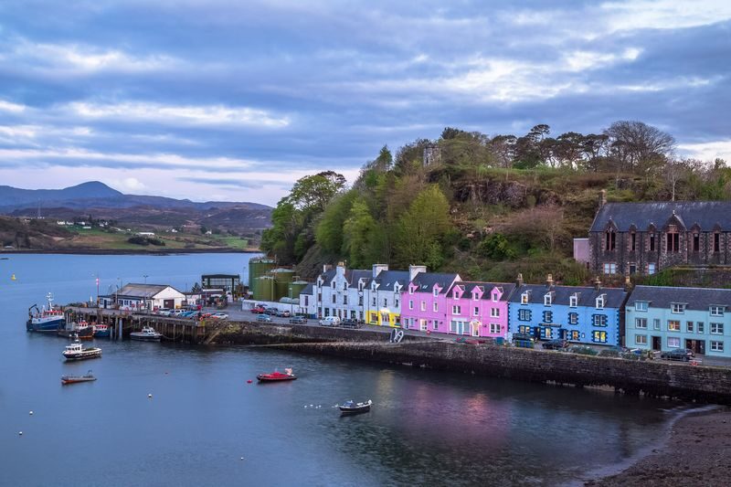 3-Day Isle of Skye & the Highlands Tour from Edinburgh - What the guide and coach experience are like