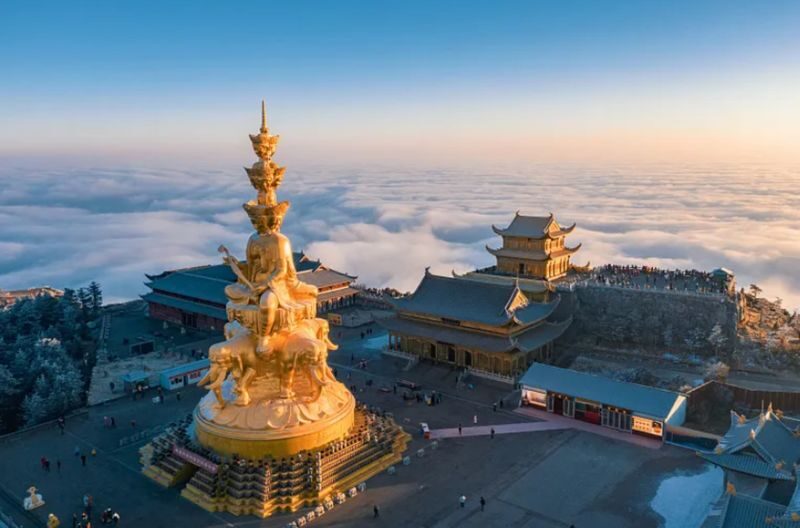 3-Day Tour of Mount Emei, Leshan & Panda Base in Sichuan - Golden Summit rewards the climb, but budget for it