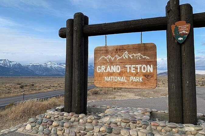 3-Day Yellowstone, Grand Teton and Jackson Hole Guided Tour - The Transportation and Group Experience  