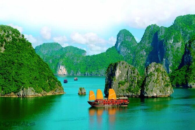 3 Days 2 Nights Aboard Luxury Cruise in Halong from Hanoi - Day 1: The Scenic Introduction to Halong Bay