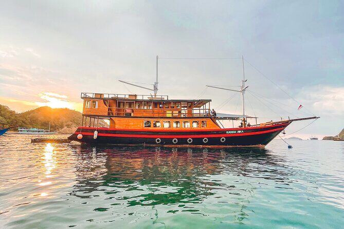 3 Days Deluxe Boat Private Cabin Sailing Trip in Komodo Island - An Introduction to the Komodo Sailing Experience