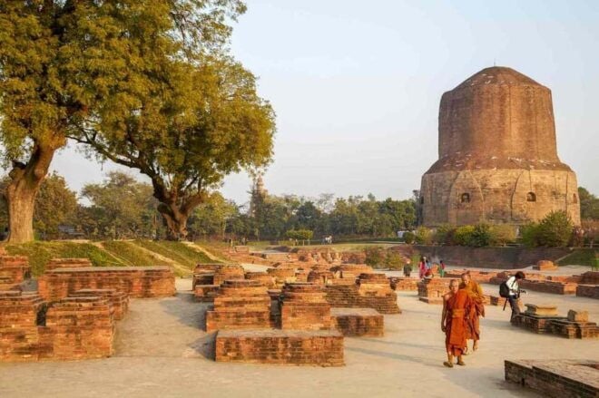 3 Days In Varanasi With Accommodation - Group and Language Options