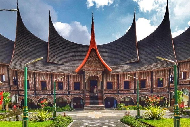 3 Days Private Padang Tour: Minangkabau Cultural Center, Village & City Tour - Pickup Details