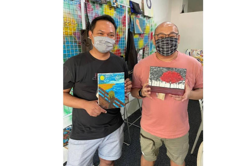 3-hour Art Jamming Class with Free Flow Drinks in Singapore - A small-group setting, with help when you ask