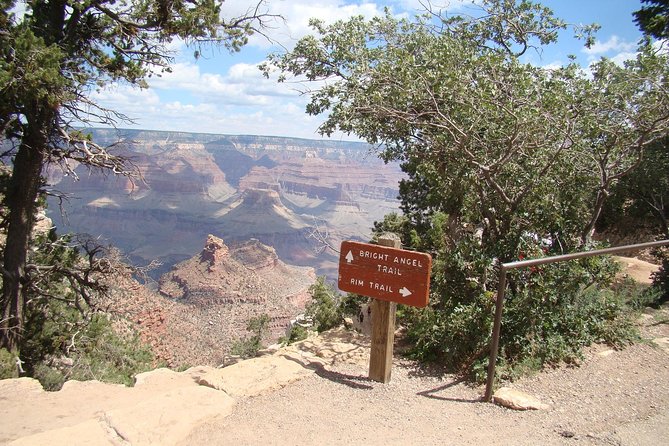3 Hour Back-Road Safari to Grand Canyon With Entrance Gate By-Pass at 9:30 Am - Positive Reviews and Compliments for the Tour Guides